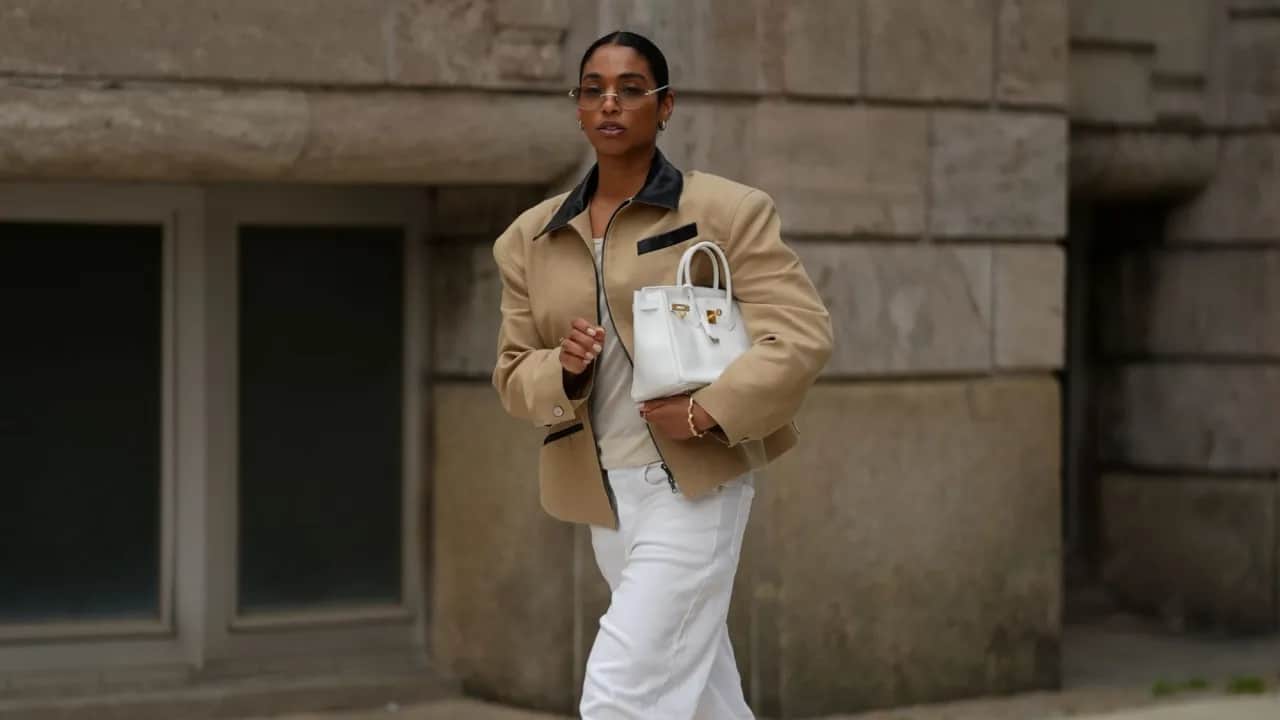 ¿Cómo combinar tu pantalón blanco urbano? Estilo todo el año